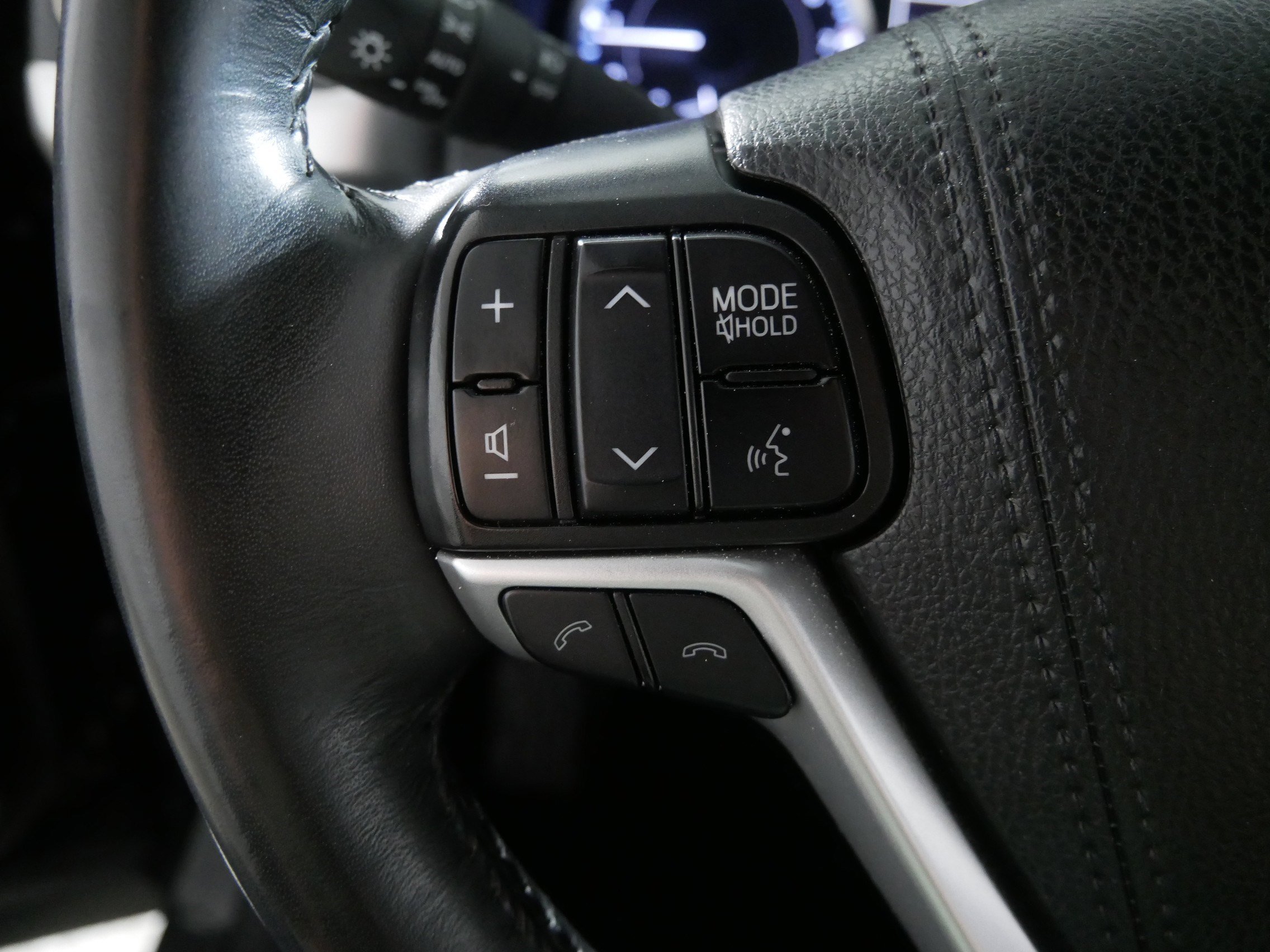 2019 Toyota Highlander LE photo 25