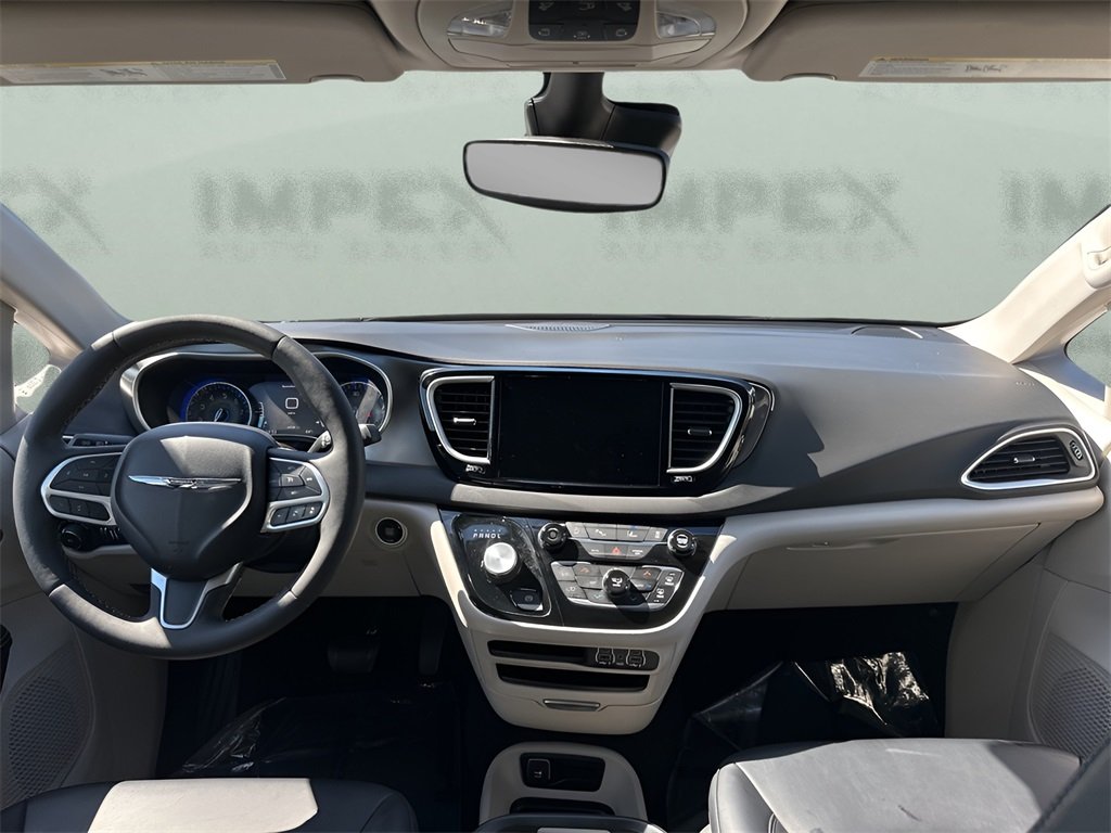 2024 Chrysler Pacifica Touring L photo 15