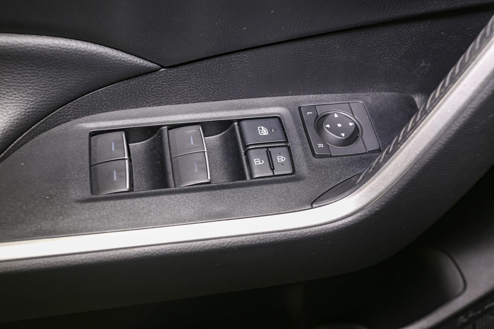 2022 Toyota RAV4 XLE photo 34
