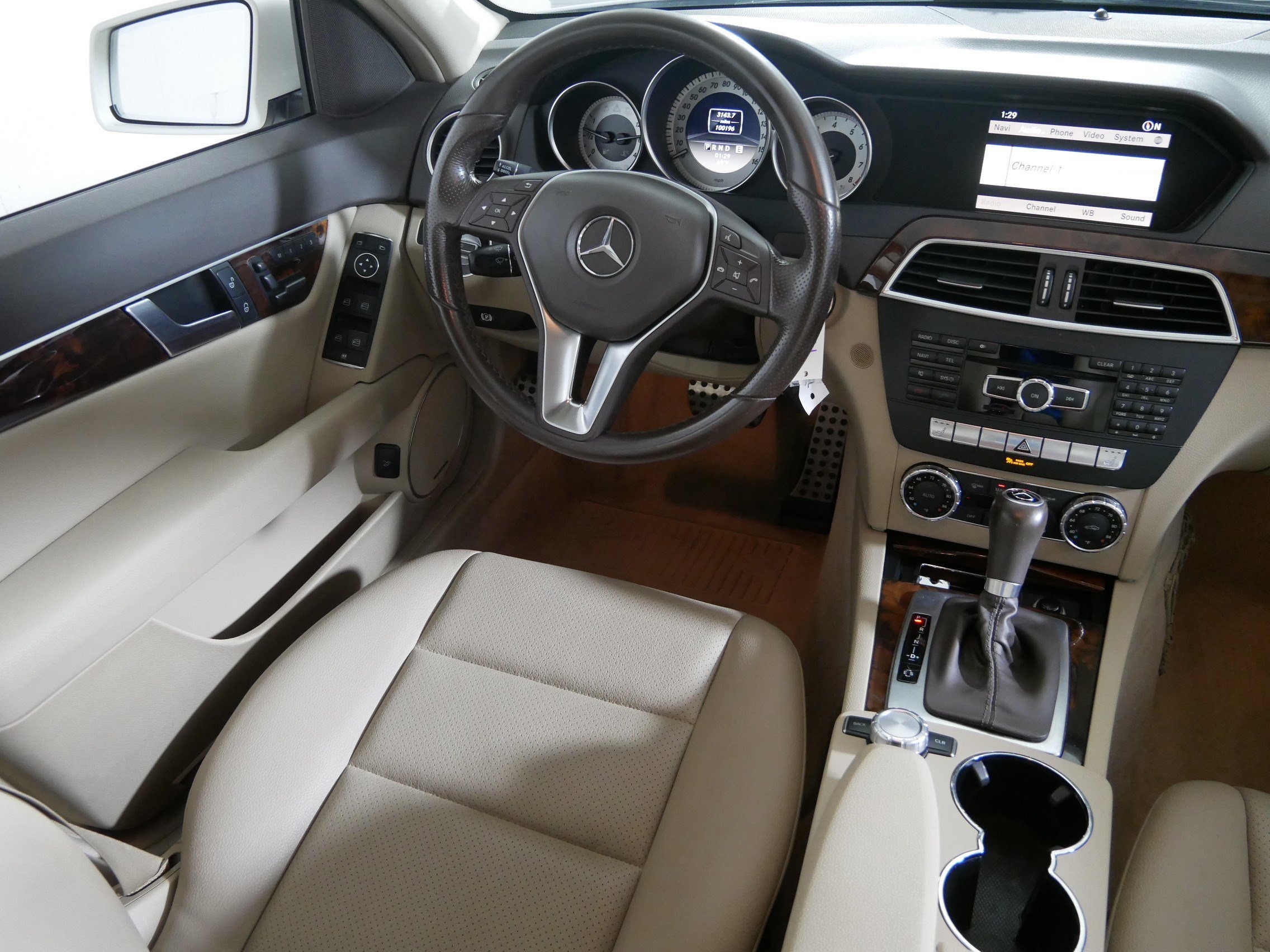 2012 Mercedes Benz C 300 Luxury photo 9