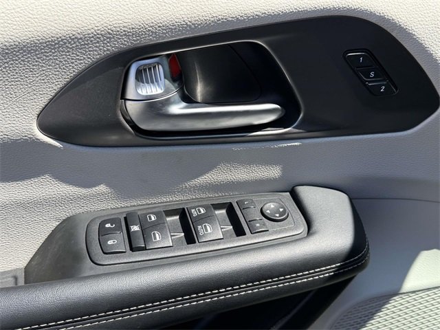 2023 Chrysler Pacifica Hybrid Touring L photo 25