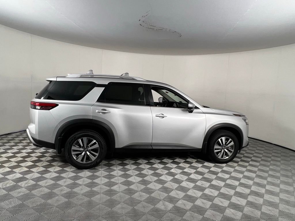 2022 Nissan Pathfinder SL photo 2