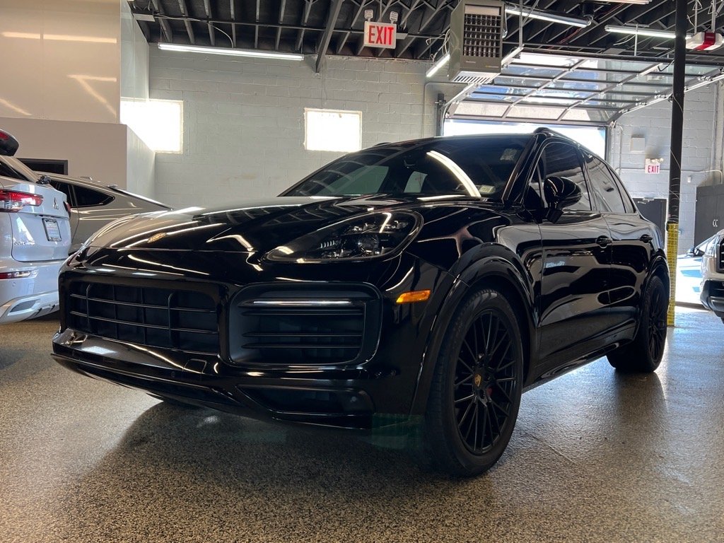 2021 Porsche Cayenne GTS photo 3