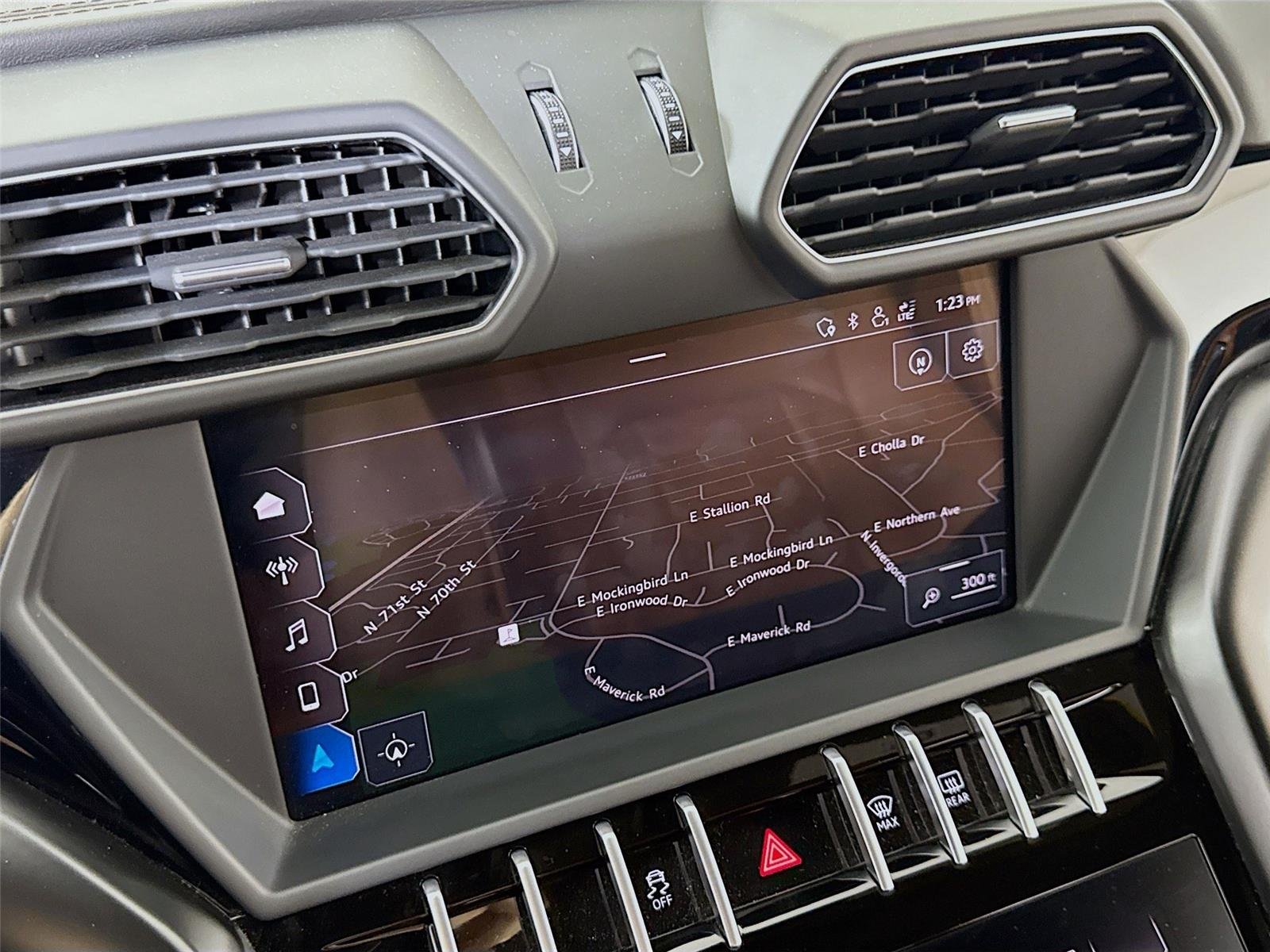 2019 Lamborghini Urus Base photo 15