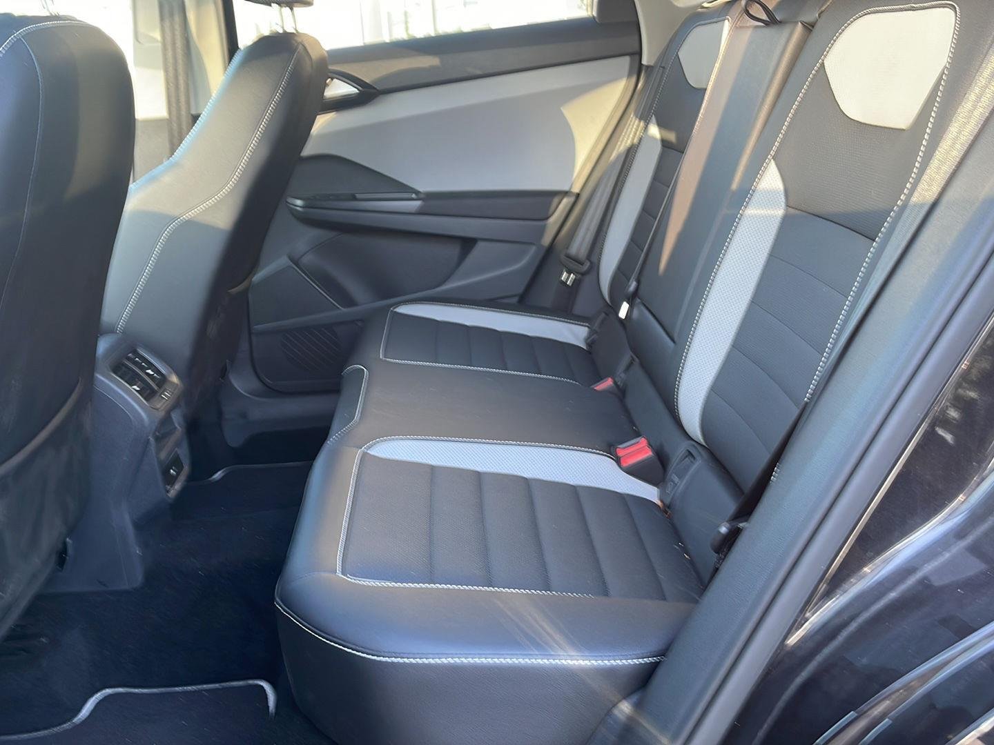 2023 Volkswagen Taos SEL photo 6