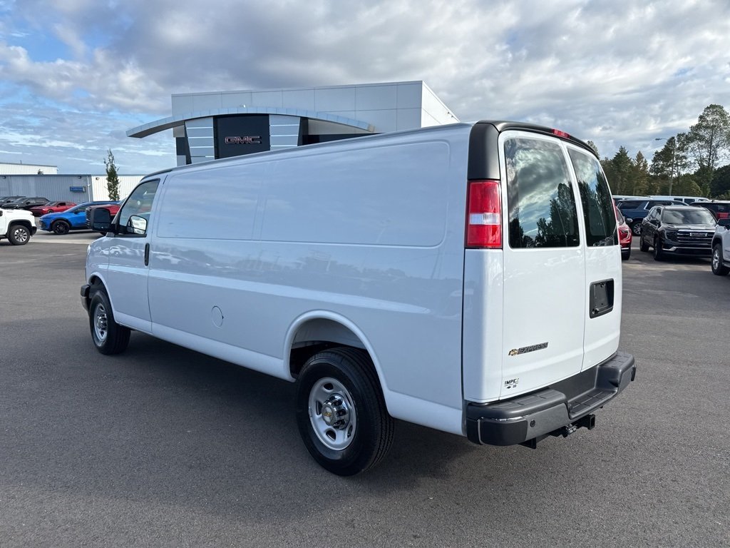 2025 Chevrolet Express 3500 Work Van photo 3