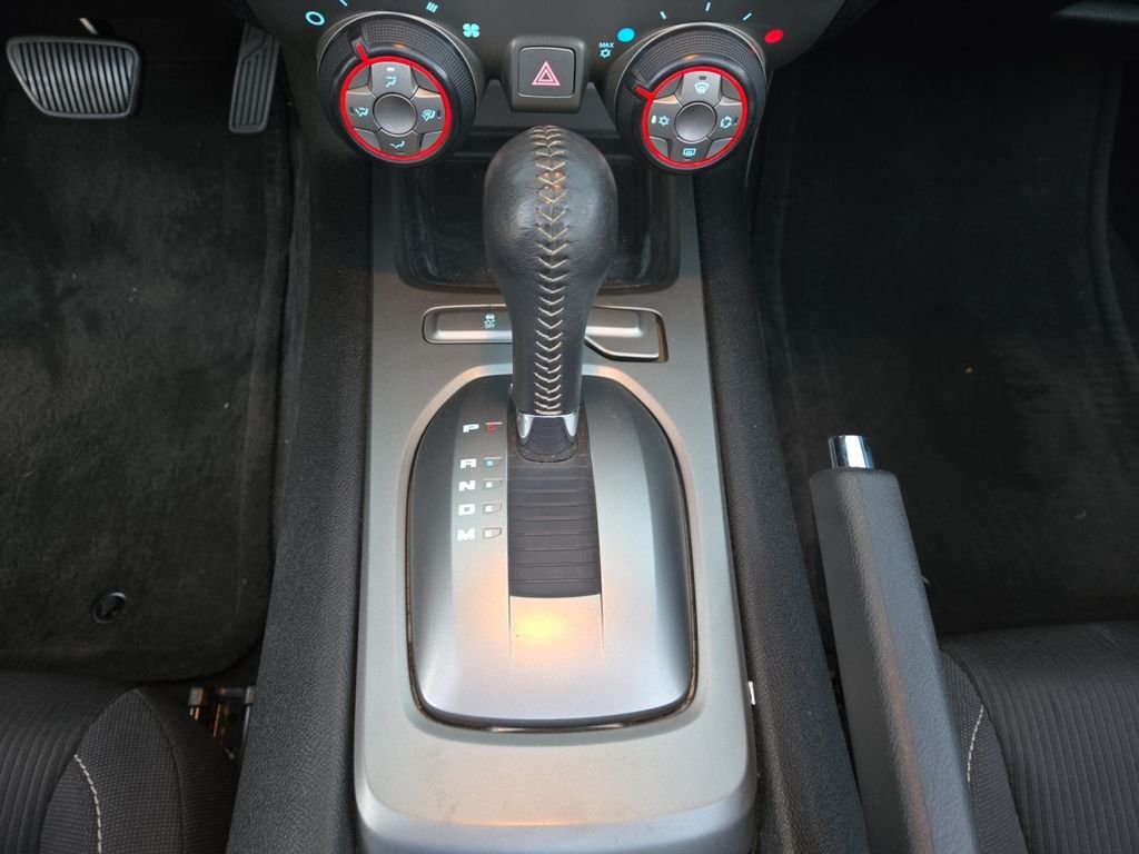 2015 Chevrolet Camaro 1LT photo 25