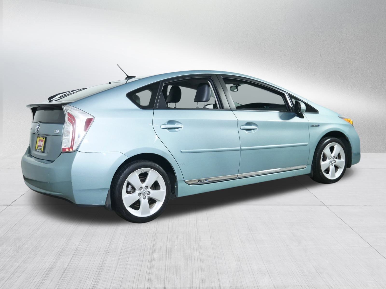 2015 Toyota Prius Five photo 7