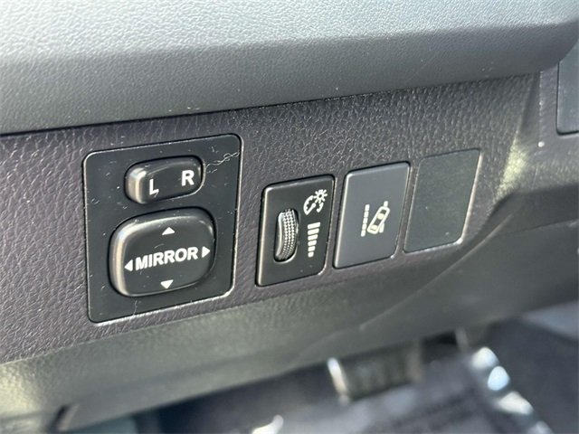 2017 Toyota RAV4 LE photo 27