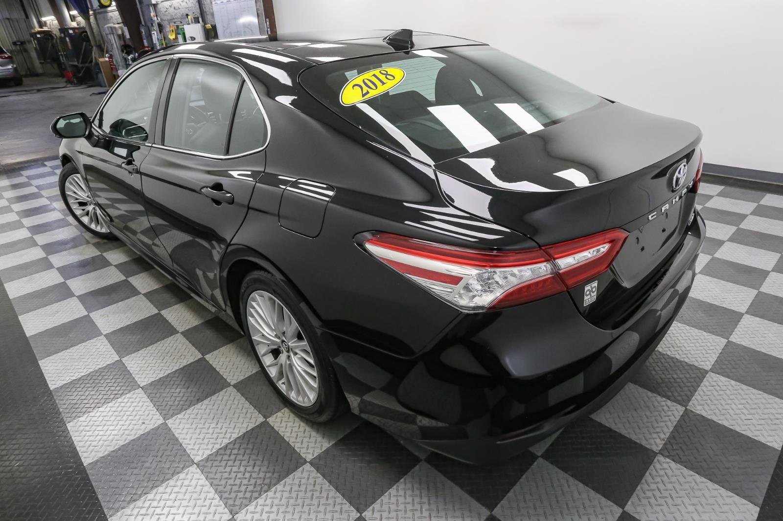 2018 Toyota Camry XLE photo 7