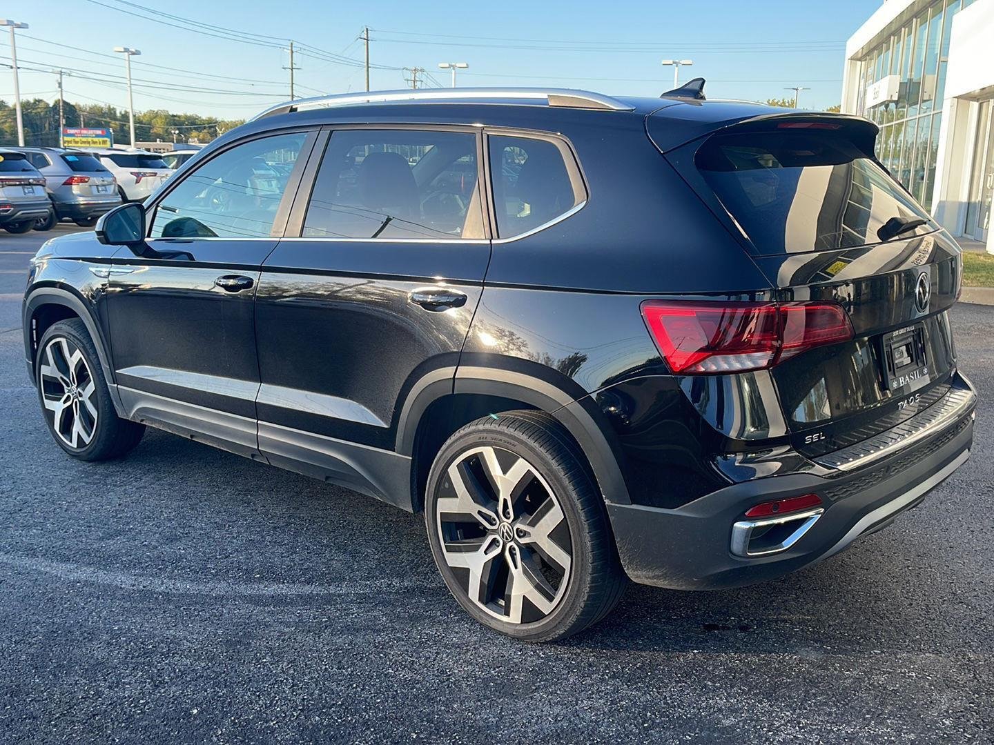 2023 Volkswagen Taos SEL photo 4