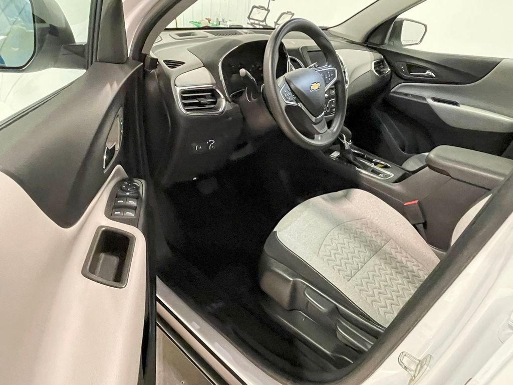 2023 Chevrolet Equinox LS photo 10