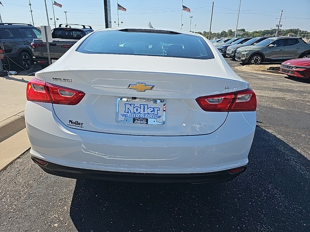 2023 Chevrolet Malibu 1LT photo 3