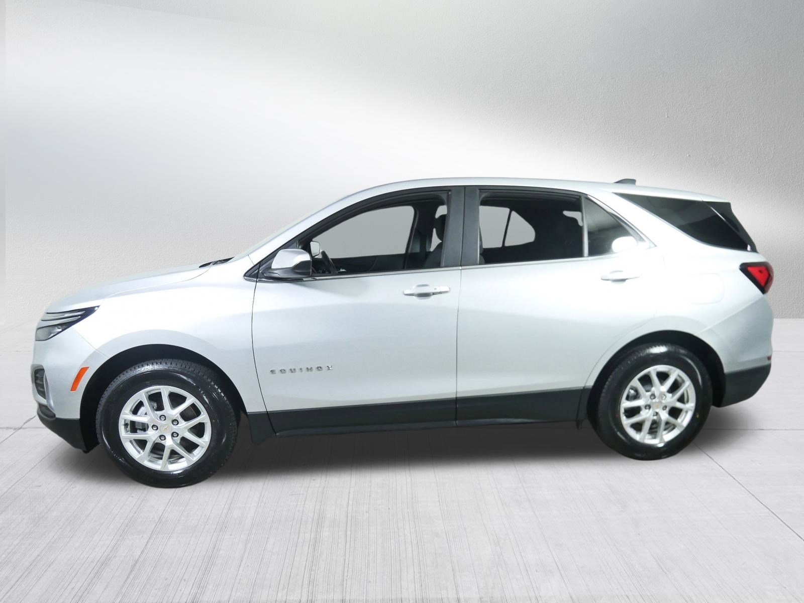 2022 Chevrolet Equinox LT photo 2
