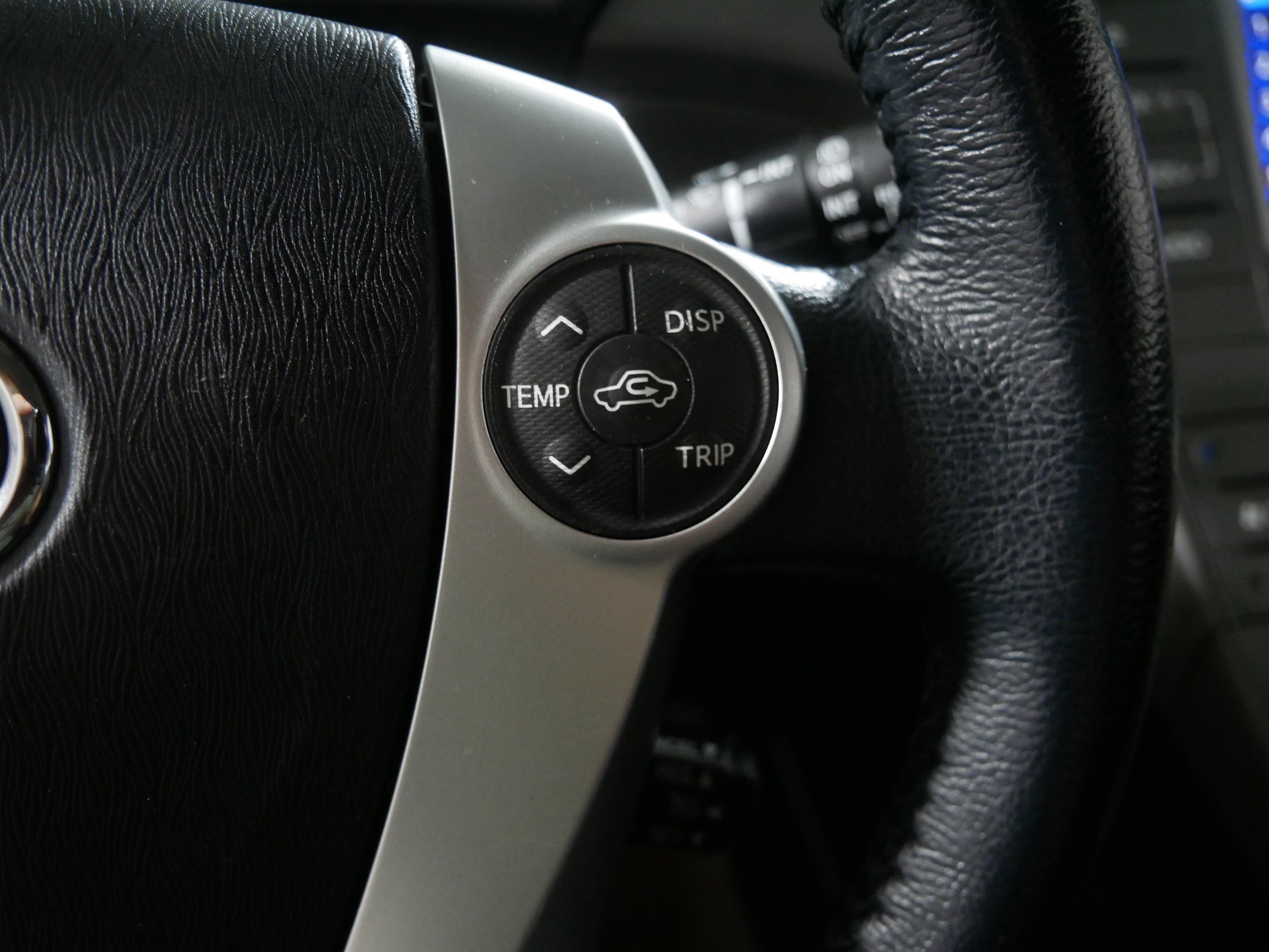 2015 Toyota Prius Five photo 27