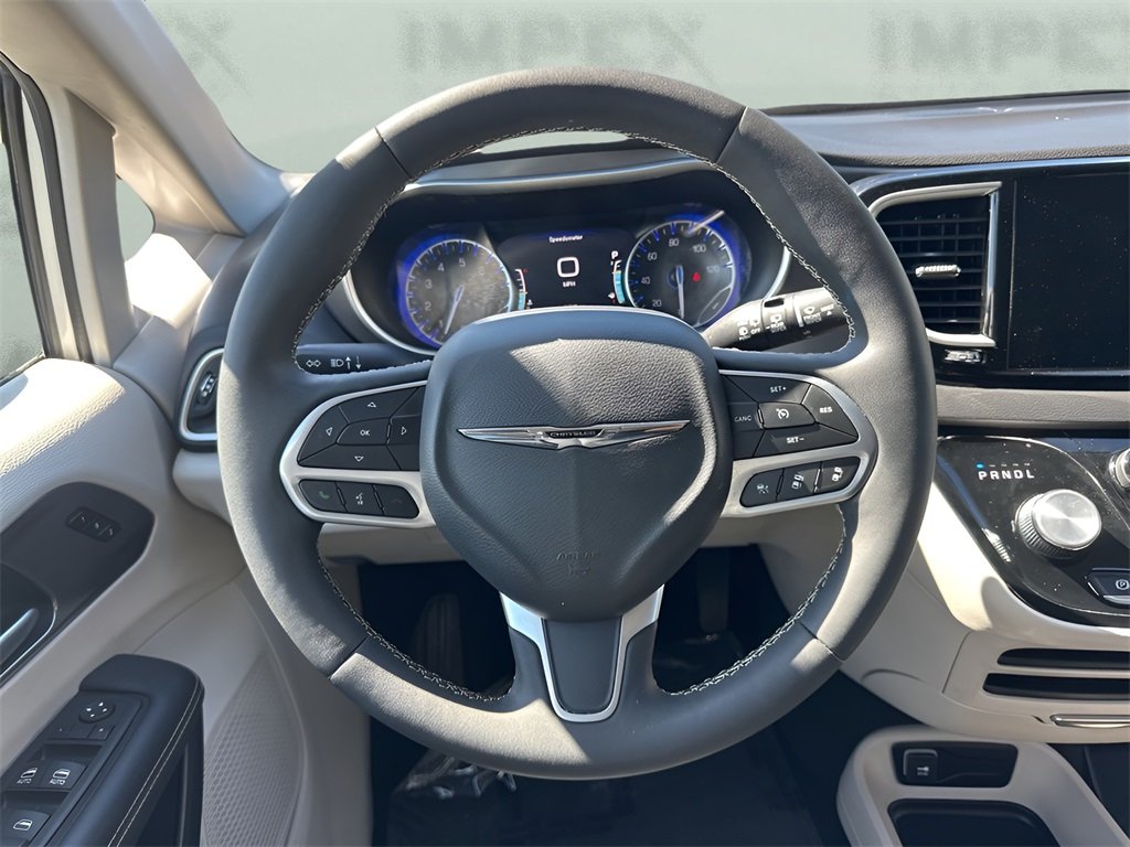 2024 Chrysler Pacifica Touring L photo 16