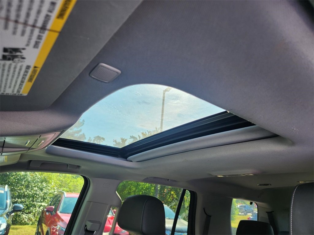 2019 Gmc Yukon SLT photo 2