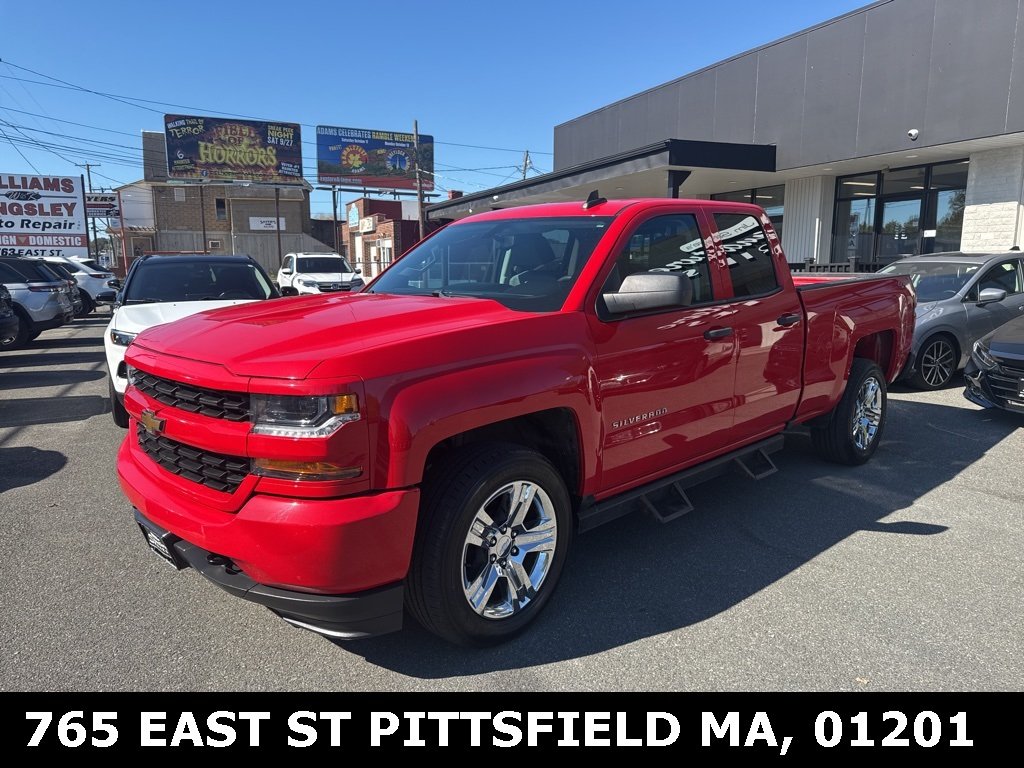 2018 Chevrolet Silverado 1500 Custom photo 3