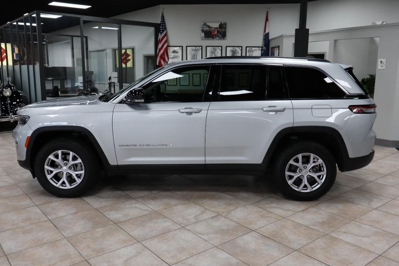 2022 Jeep Grand Cherokee Limited photo 2