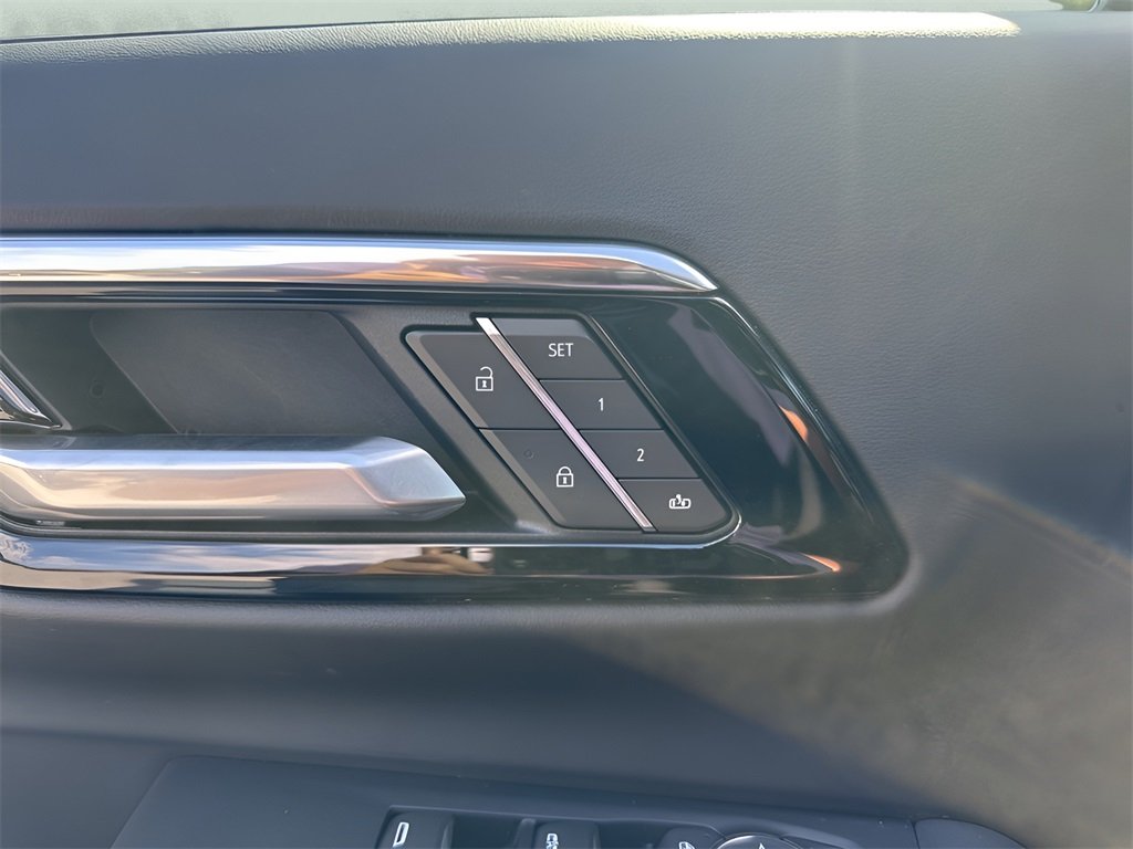 2025 Chevrolet Tahoe High Country photo 11