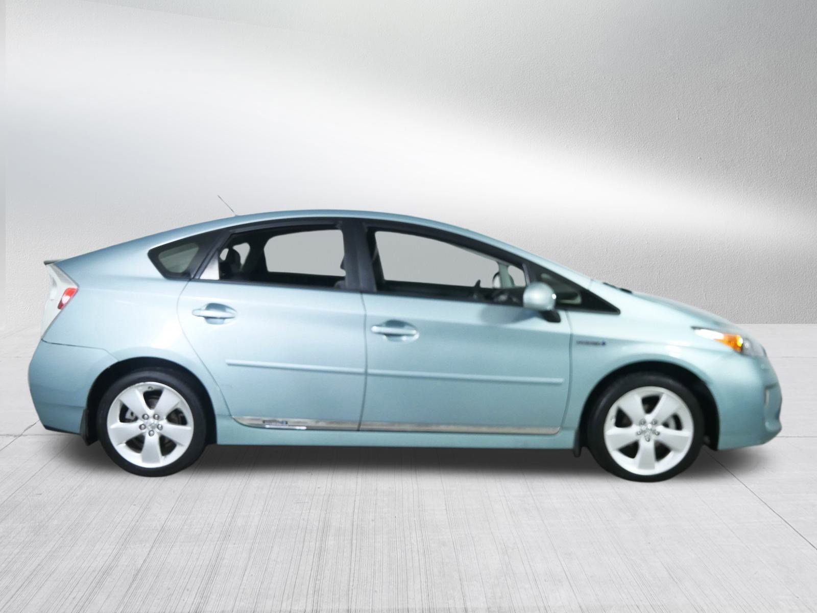 2015 Toyota Prius Five photo 8