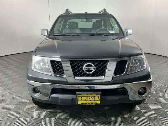 2011 Nissan Frontier SL photo 2