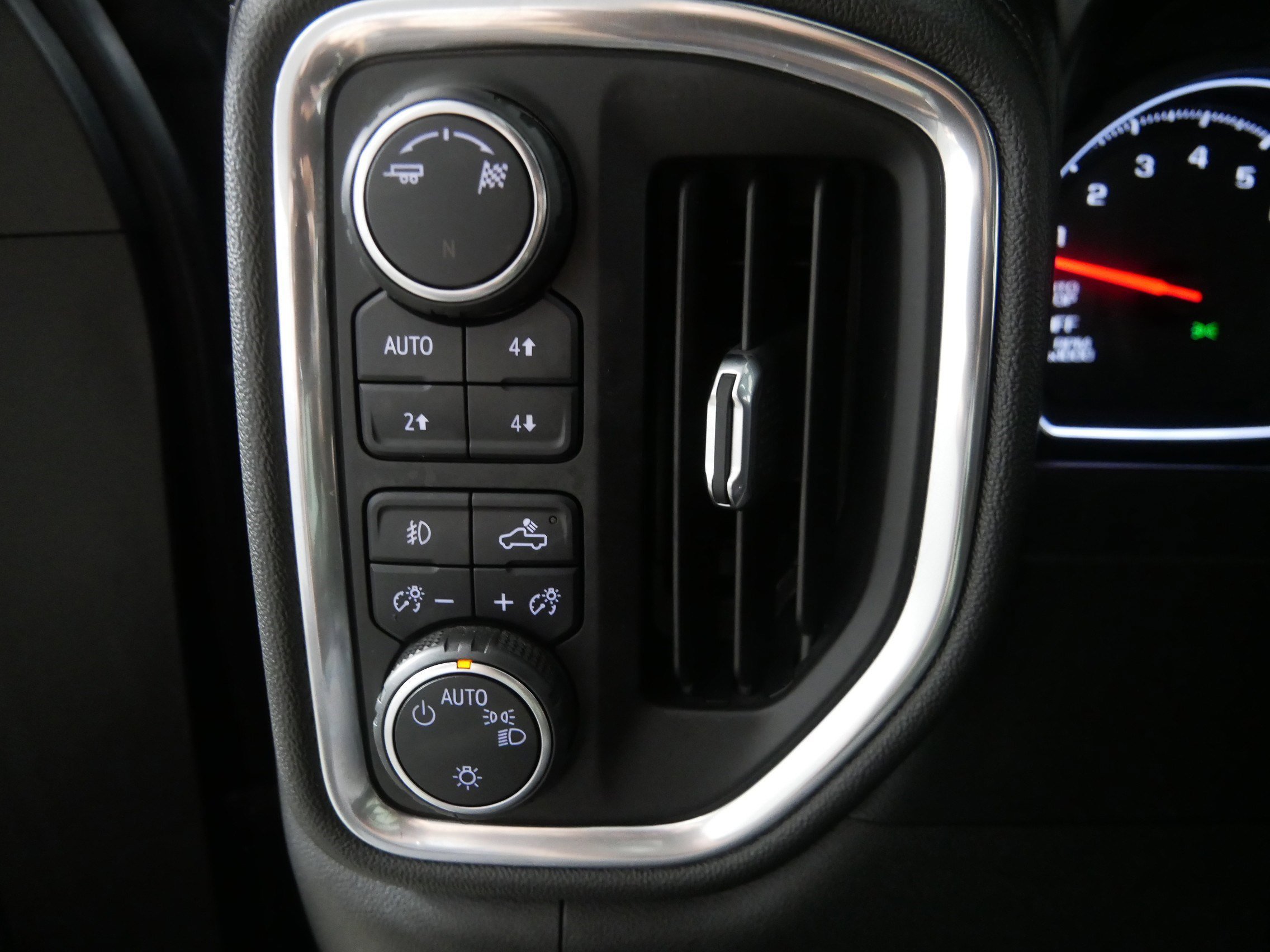 2019 Chevrolet Silverado 1500 RST photo 24
