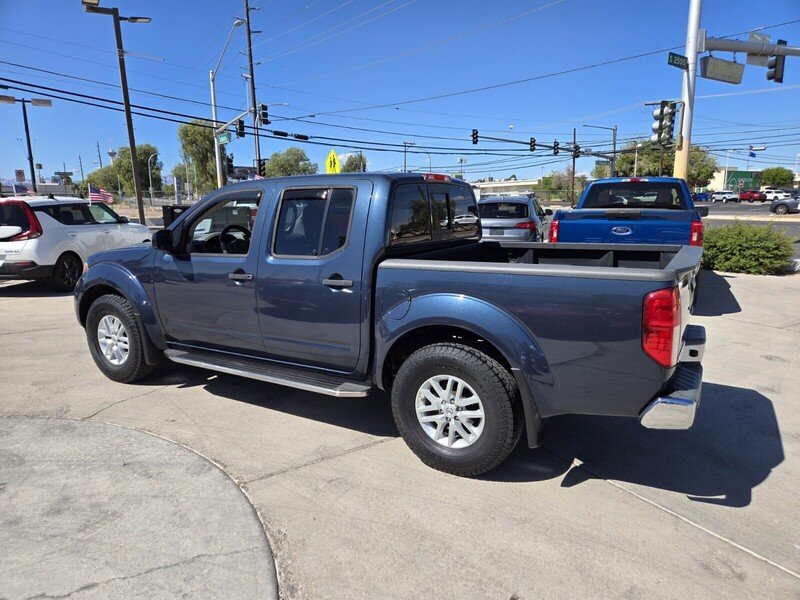 2017 Nissan Frontier SV photo 3