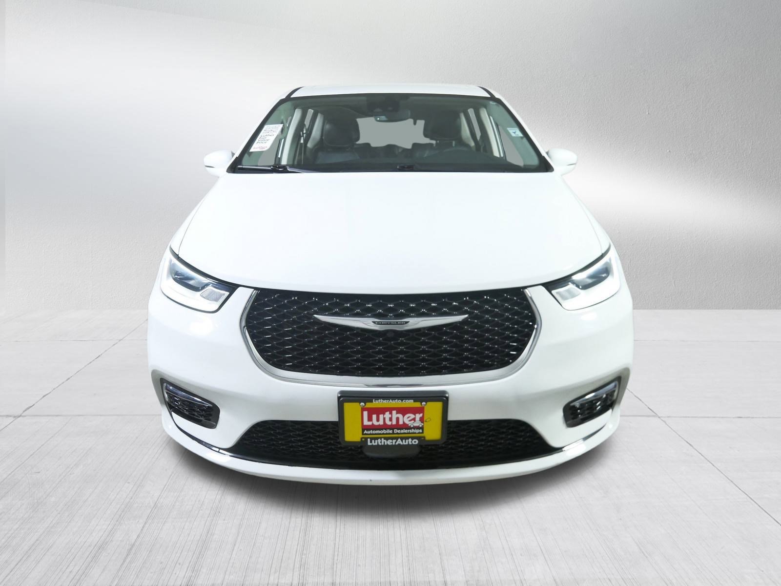 2022 Chrysler Pacifica Hybrid Touring L photo 2
