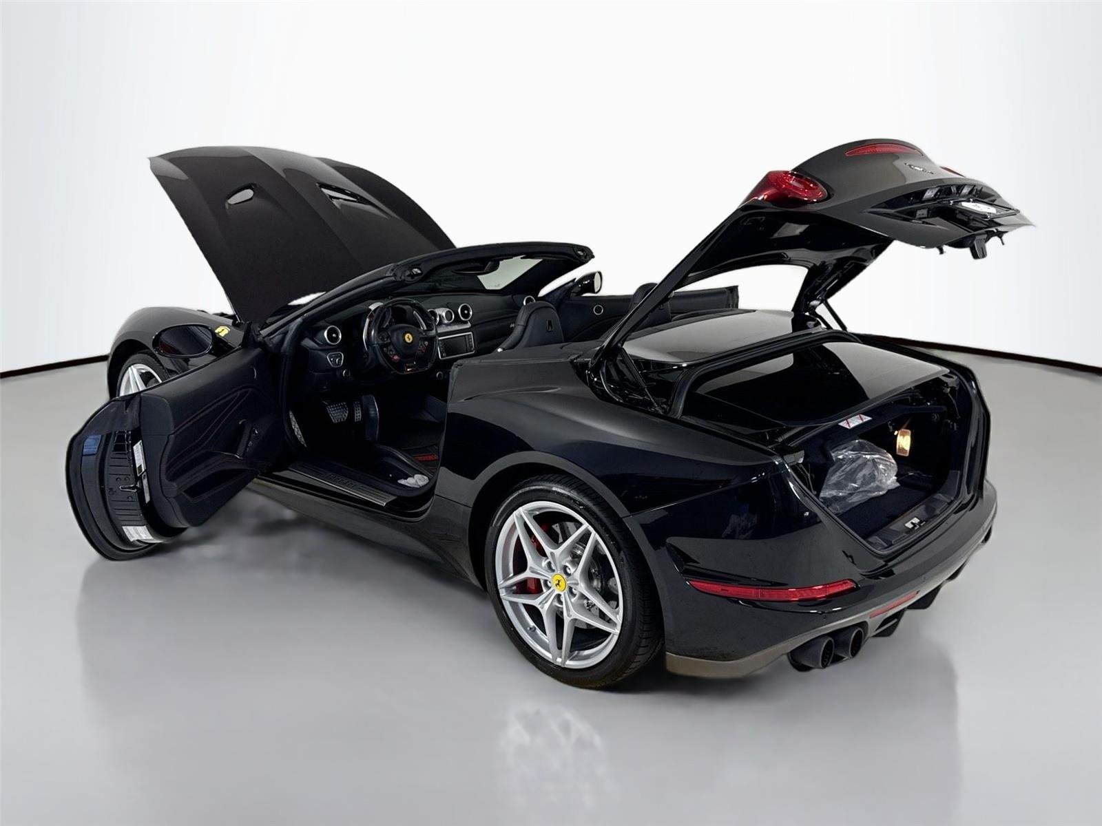 2018 Ferrari California T photo 38