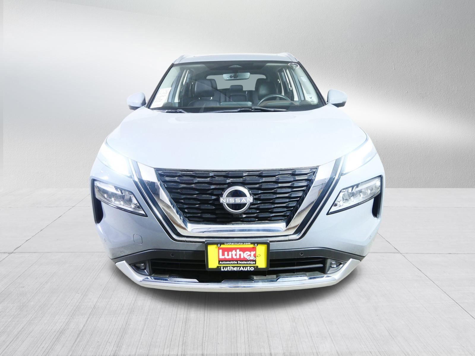 2022 Nissan Rogue Platinum photo 2