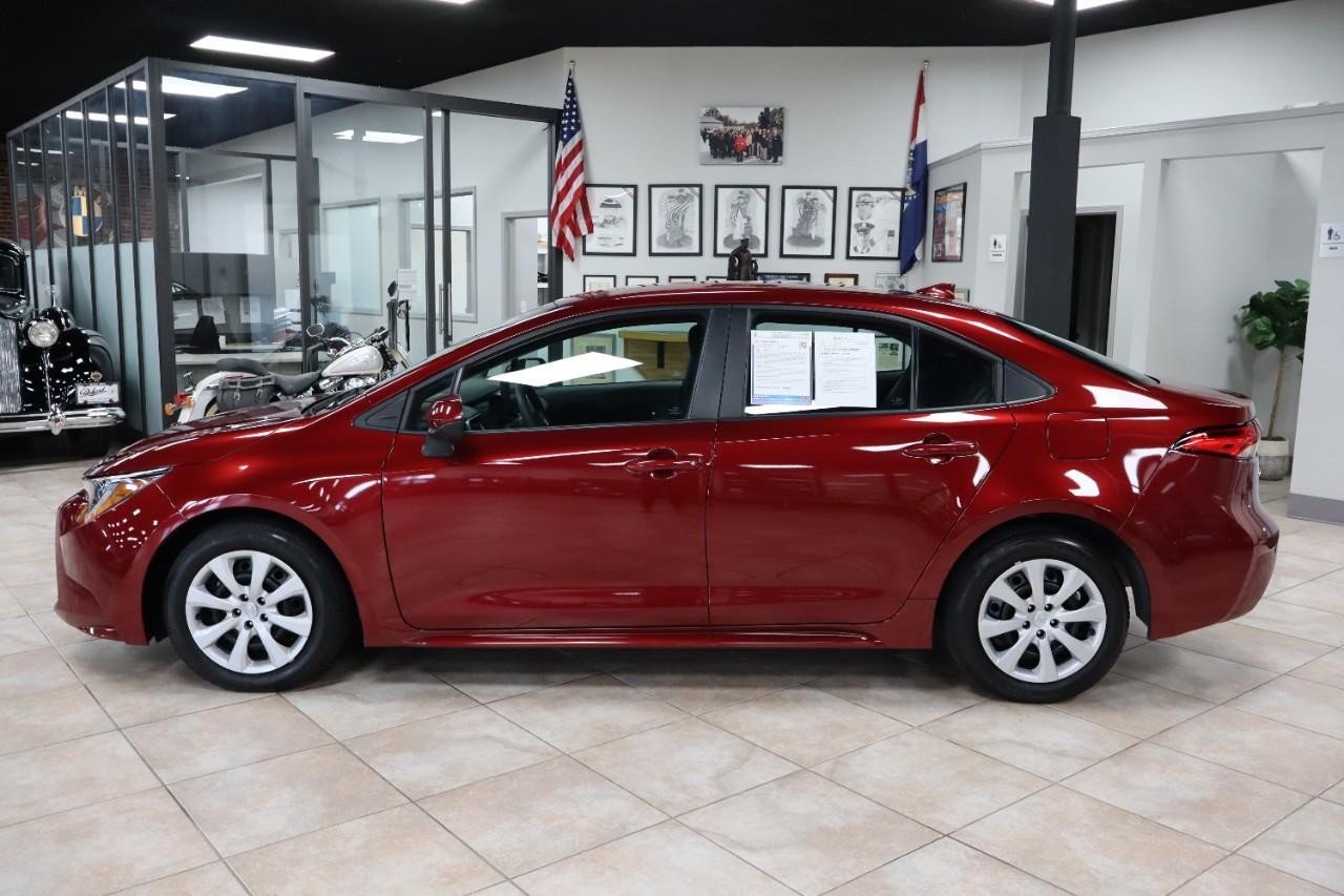 2023 Toyota Corolla LE photo 2