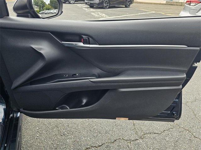 2018 Toyota Camry SE photo 11