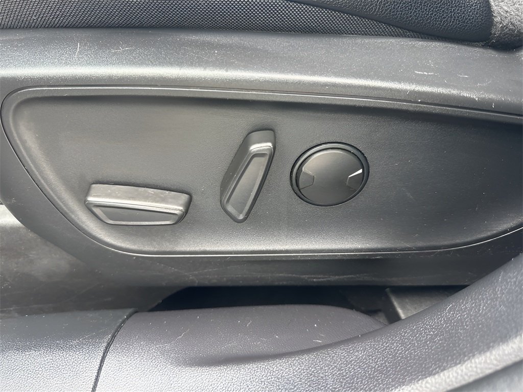 2022 Ford Escape SEL photo 10
