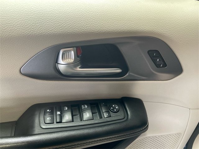 2022 Chrysler Pacifica Touring L photo 13