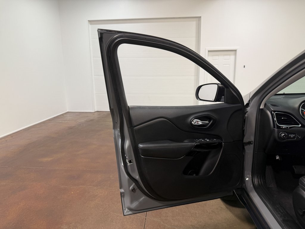 2023 Jeep Cherokee Altitude photo 46