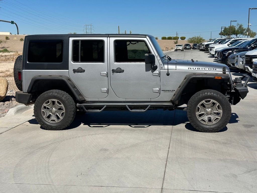 2016 Jeep Wrangler Unlimited Rubicon photo 2
