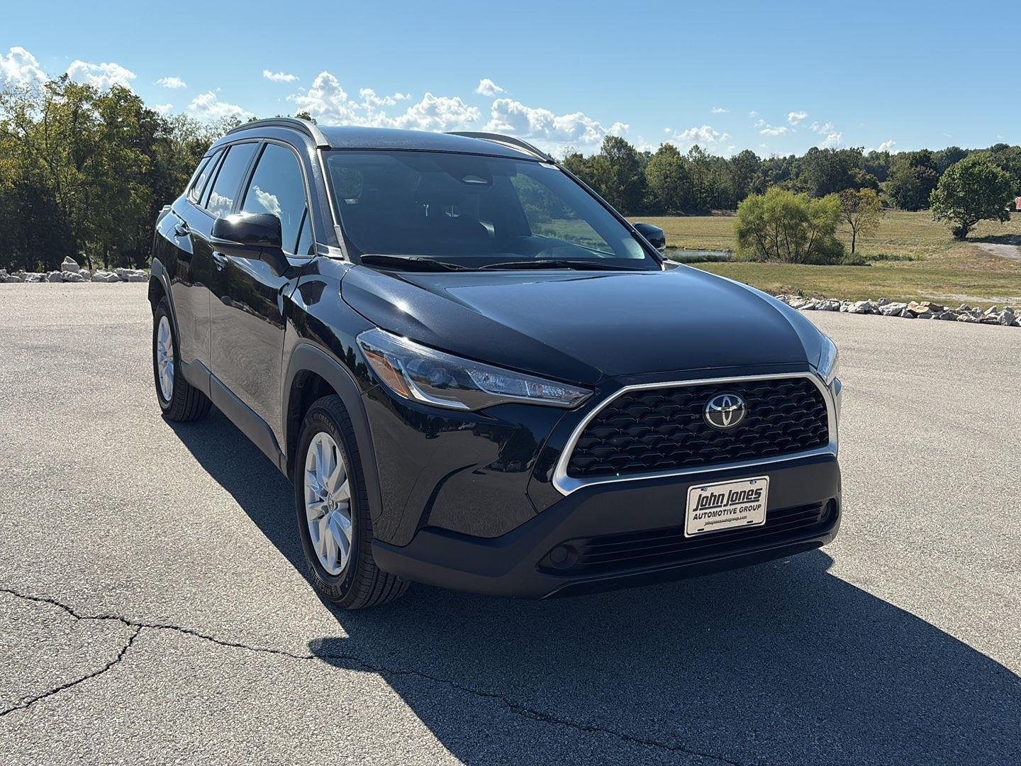 2024 Toyota Corolla Cross LE photo 2