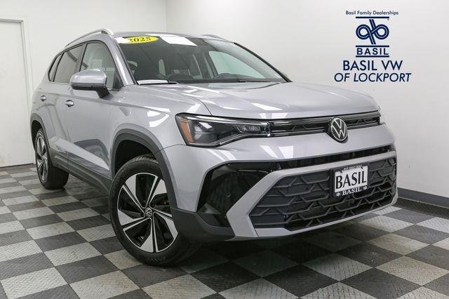 2025 Volkswagen Taos SE photo 2