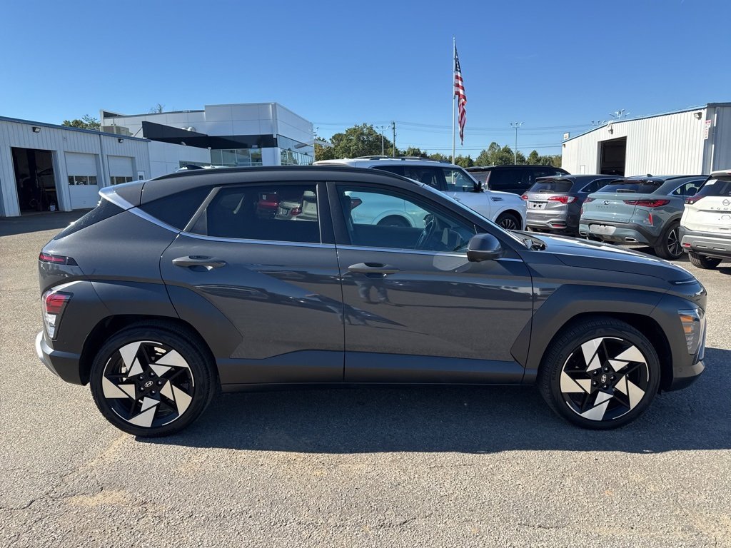 2024 Hyundai Kona Limited photo 3