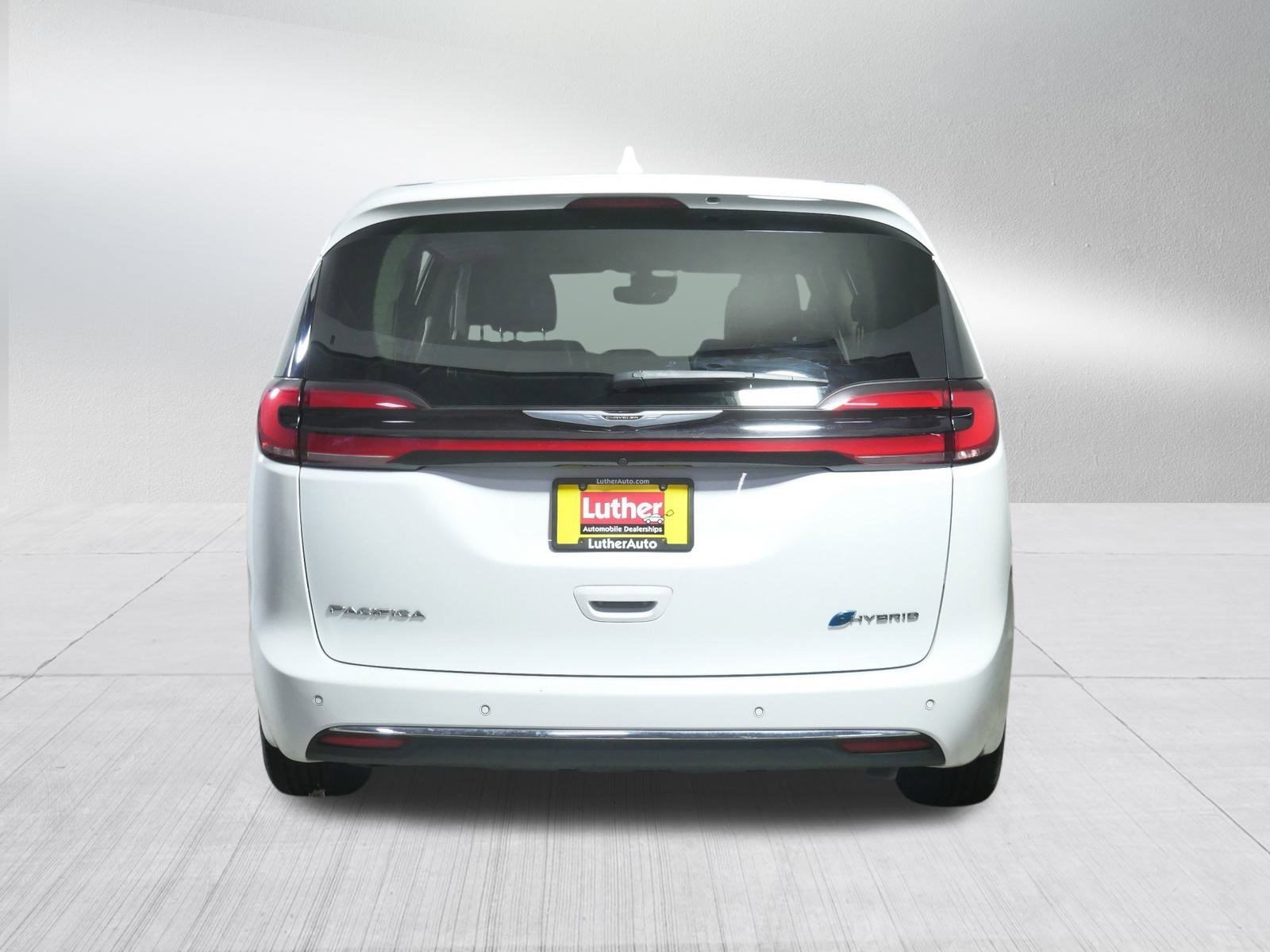 2022 Chrysler Pacifica Hybrid Touring L photo 6