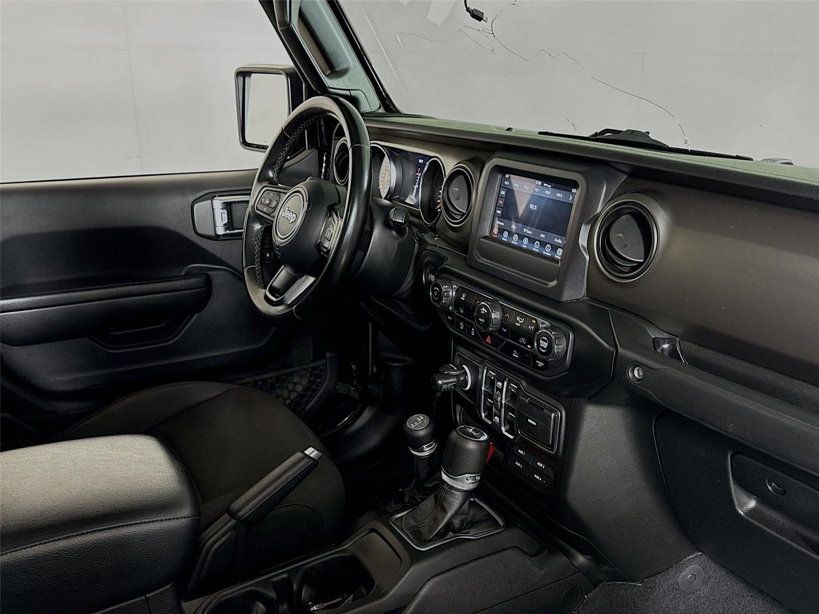 2020 Jeep Gladiator Sport S photo 25