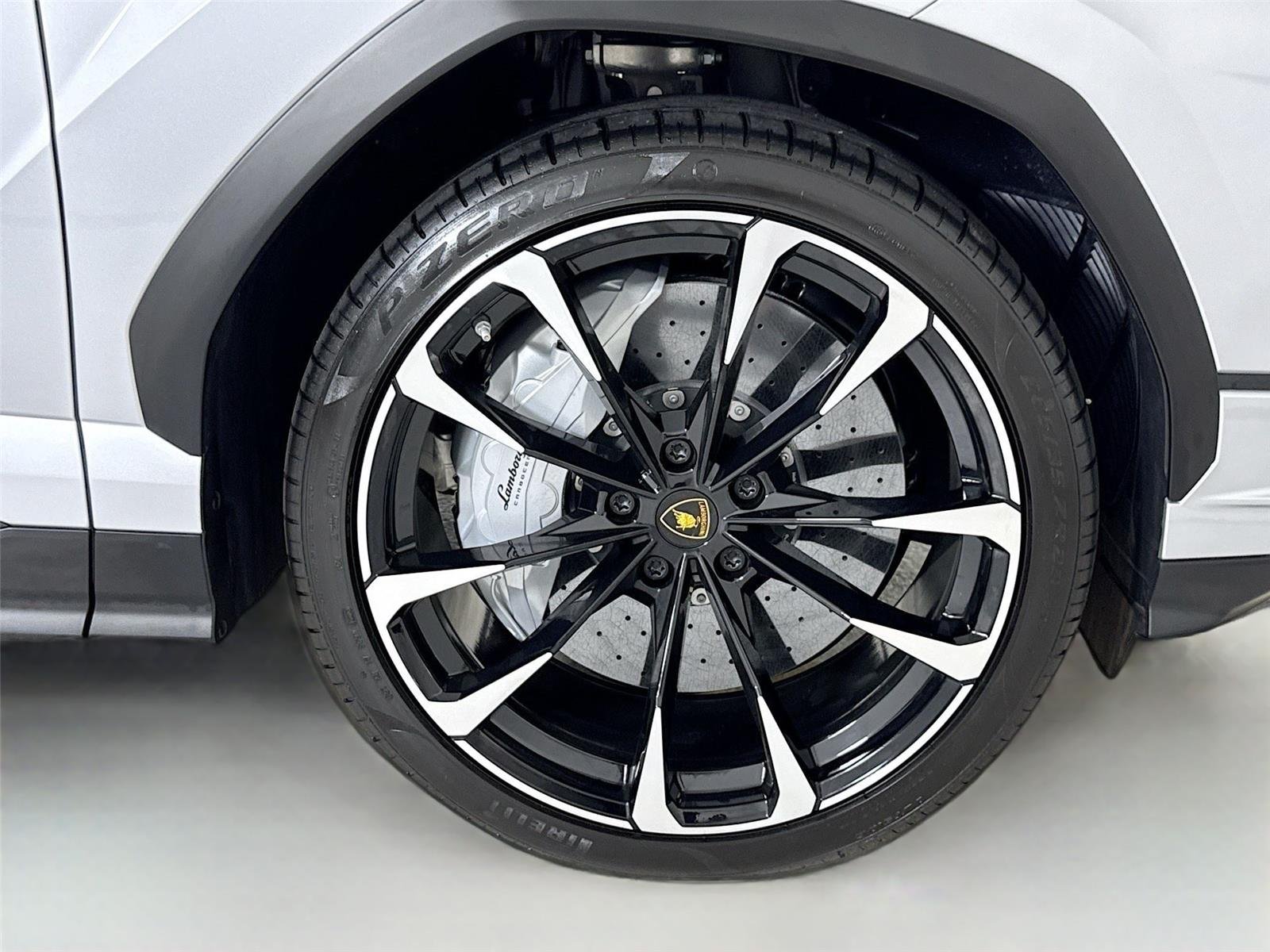 2024 Lamborghini Urus S photo 32