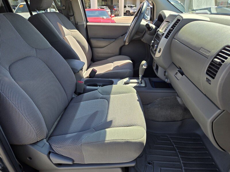 2017 Nissan Frontier SV photo 11
