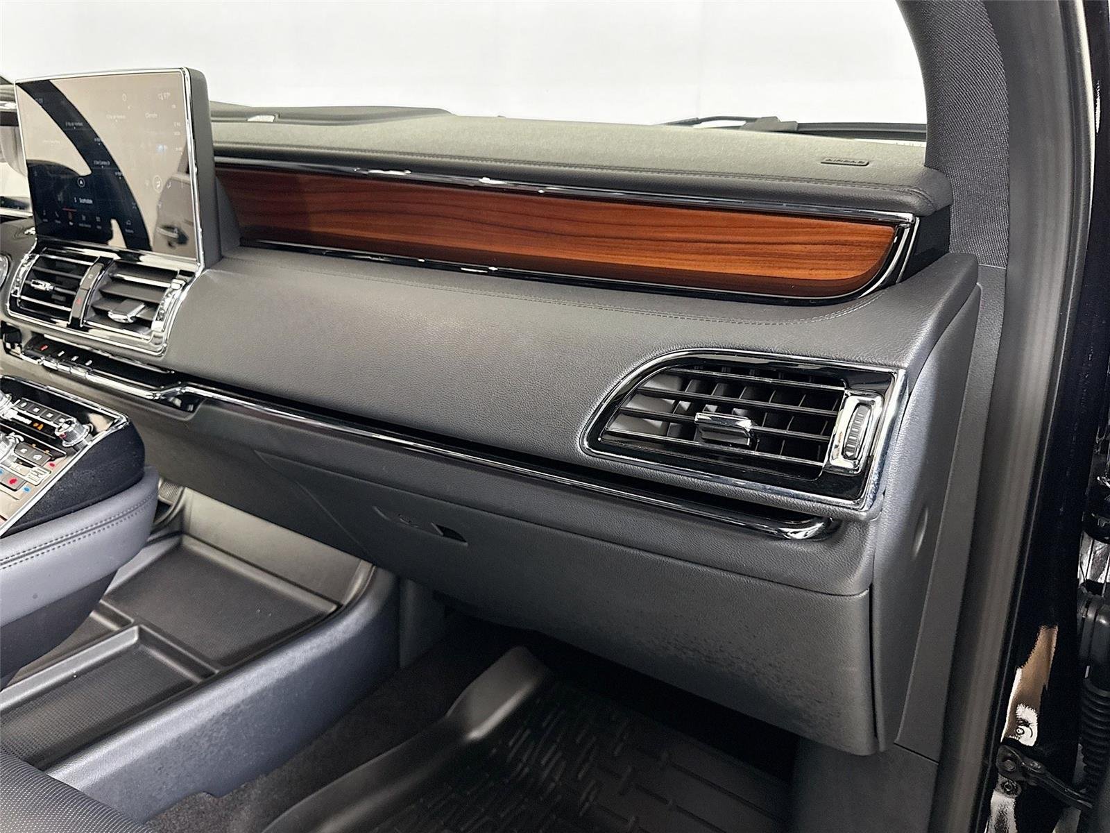2024 Lincoln Navigator L Reserve photo 33