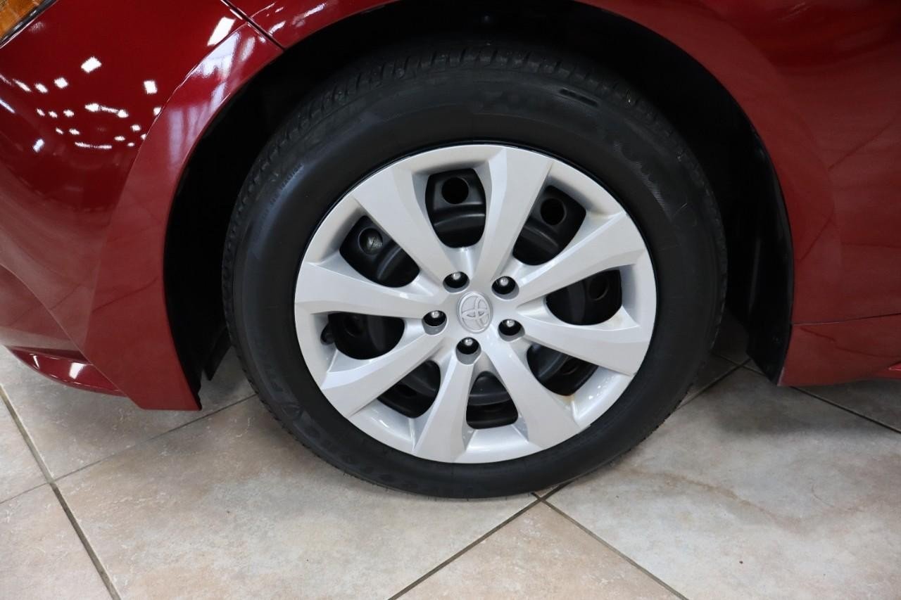 2023 Toyota Corolla LE photo 9