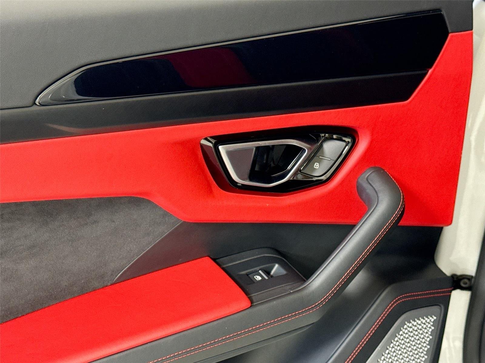 2021 Lamborghini Urus photo 24