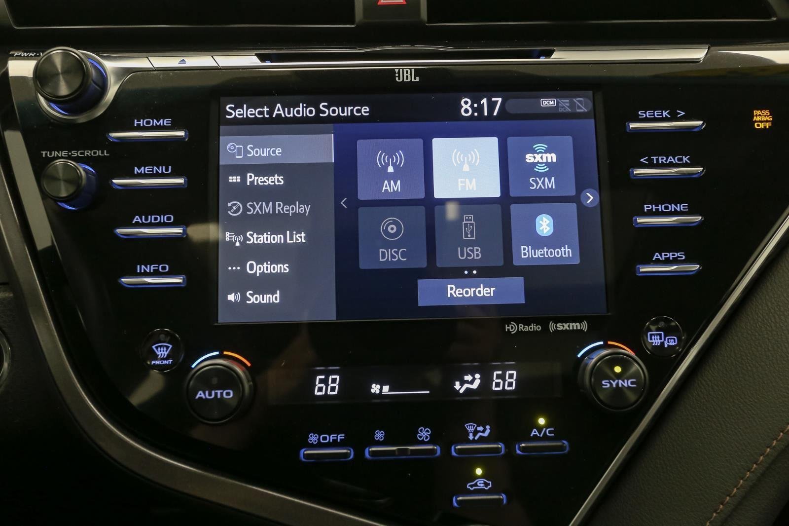 2018 Toyota Camry XLE photo 22