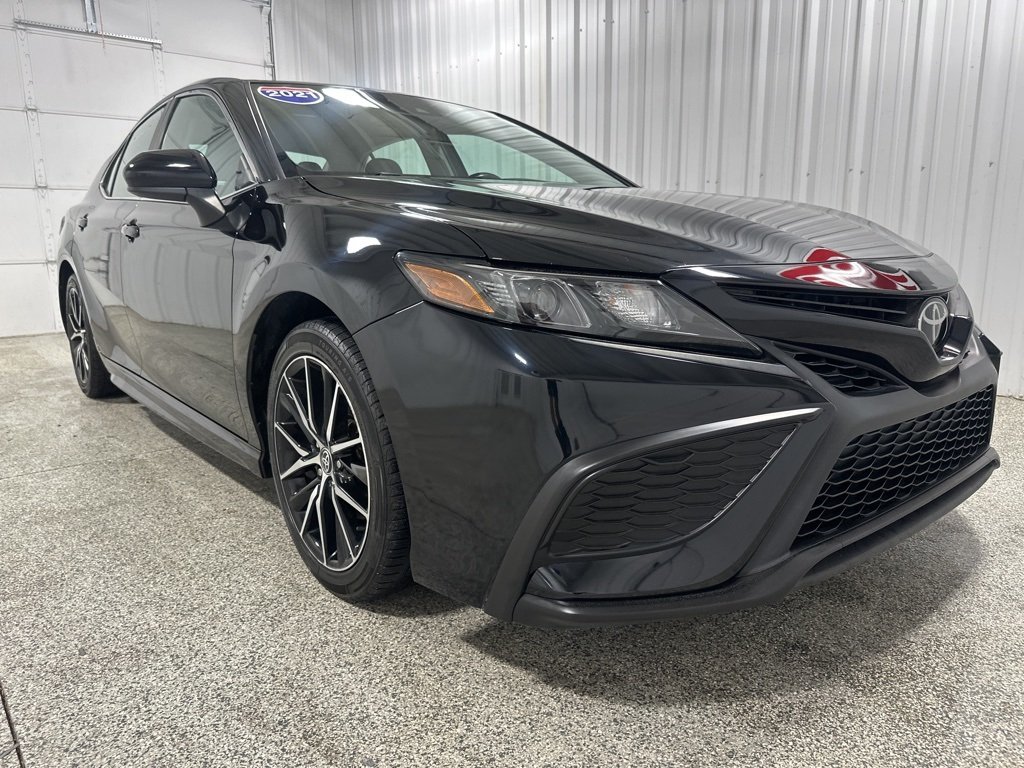 2021 Toyota Camry SE photo 3