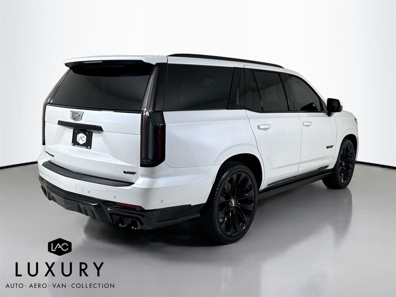 2025 Cadillac Escalade V-Series photo 4